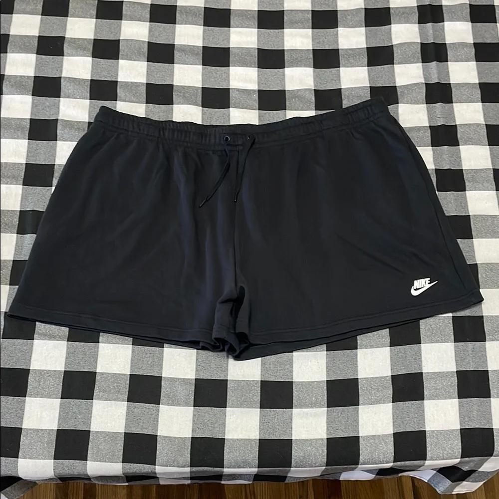 Nike Sportswear Club Fleece Mid-Rise Shorts Women's Plus 3X Black Terrycloth